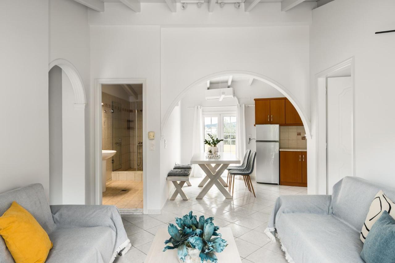 The Seaview Corner Apartments By Konnect, Ipsos Corfu Bagian luar foto